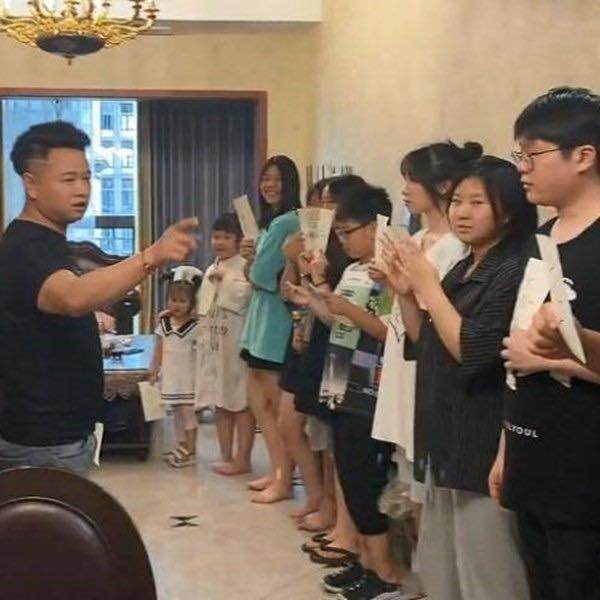 Cặp vợ chồng dậy từ 5h sáng nấu ăn chăm 18 đứa trẻ nghỉ hè, mỗi ngày tốn 50 quả trứng, 30 bắp ngô và 20 cái bánh bao - 4
