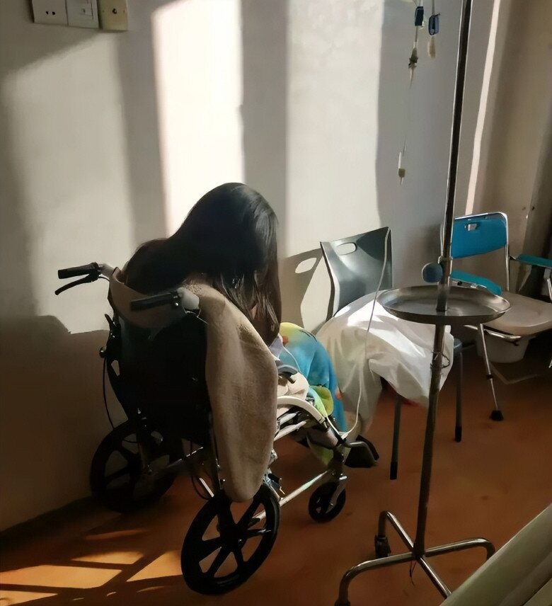 Bé gái xinh như hoa hậu, học giỏi top đầu của khối nên bị bắt nạt ở trường và cái kết đau lòng - 9