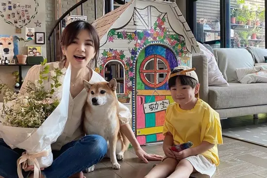 Cô hiện đã làm mẹ và rất ý thức trong việc dạy con tránh bị xâm hại.