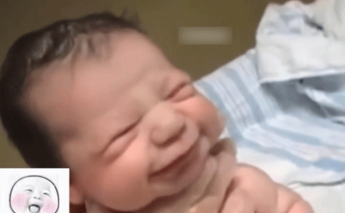 Con sơ sinh vừa chào đời mỉm cười rõ tươi, bác sĩ tát mạnh, bố định kiện nhưng mẹ cảm ơn rối rít - 2