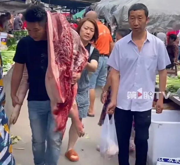 Cặp vợ chồng dậy từ 5h sáng nấu ăn chăm 18 đứa trẻ nghỉ hè, mỗi ngày tốn 50 quả trứng, 30 bắp ngô và 20 cái bánh bao - 12