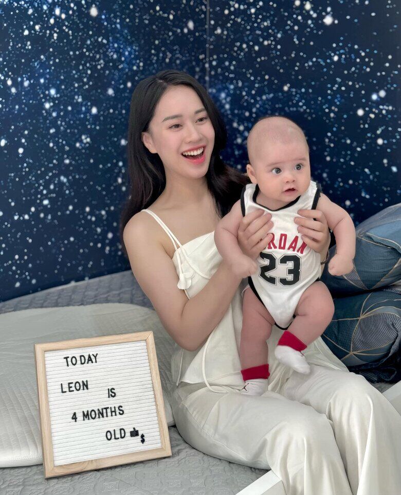 Á khôi sinh viên 2 năm sinh 2 con cùng chồng Tiến sĩ, mẹ đẹp con xinh khiến Hoa hậu Ngọc Hân cũng phải amp;#34;xin víaamp;#34; - 12