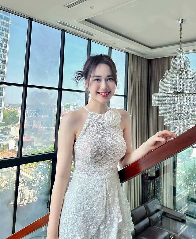 Á khôi sinh viên 2 năm sinh 2 con cùng chồng Tiến sĩ, mẹ đẹp con xinh khiến Hoa hậu Ngọc Hân cũng phải amp;#34;xin víaamp;#34; - 2