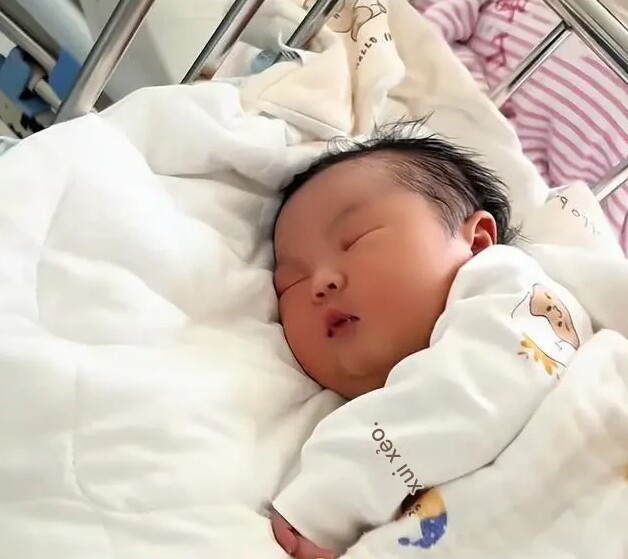 Con dâu vừa rời bàn đẻ đã tuyên bố năm sau sinh con thứ 8, tình trạng hiện tại của bố mẹ chồng gây tranh cãi - 2