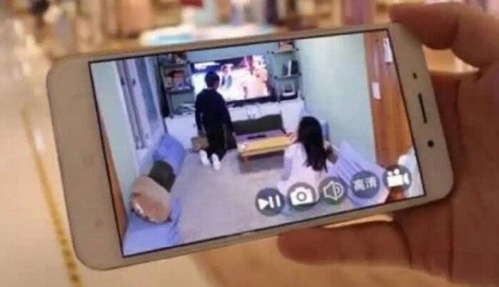 Cứ 9h tối là con đòi đi ngủ, bố mẹ xem camera giám sát lập tức đưa cho giúp việc 72 triệu - 2