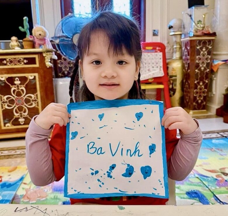 Anh chồng Phó TGĐ Ngân hàng của HH Đỗ Mỹ Linh làm bố đơn thân, khoe con gái thứ 3 da trắng bóc, mắt đẹp hệt bố - 9