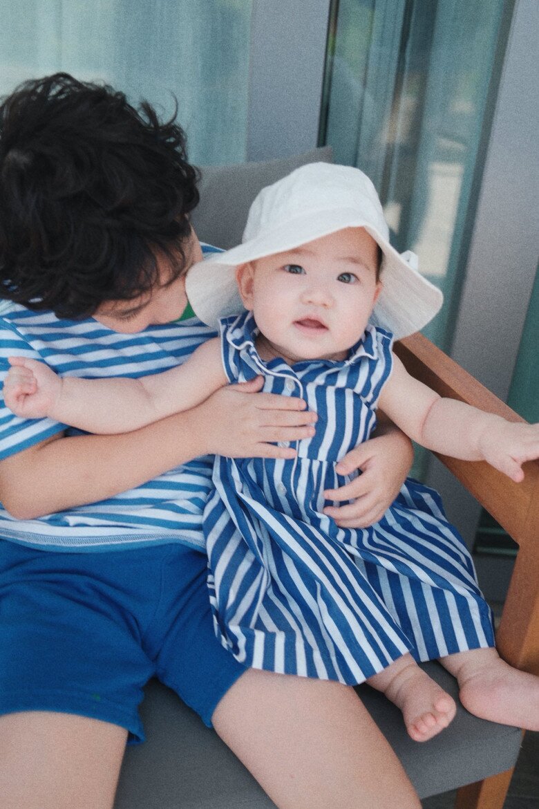 Mochi hay cười và đã biết làm những trò dễ thương.