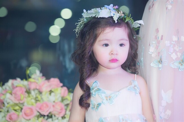 Bé gái Việt giành giải Nhất trên báo Anh vì xinh như thiên thần, giờ 11 tuổi gương mặt thay đổi nhiều - 11