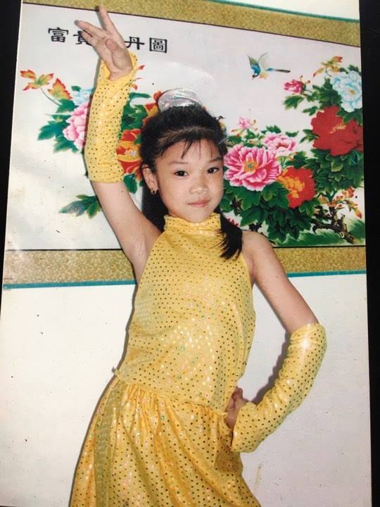 Bé gái nổi bật ở sân khấu 19 năm trước, giờ trưởng thành diện mạo khác hẳn, xây biệt thự 6 tỷ báo hiếu mẹ - 2
