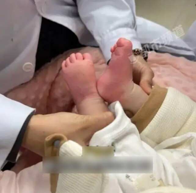 Bé sơ sinh 1 tháng tuổi nhập viện khẩn cấp vì bà nội dùng thứ nước này để pha sữa cho cháu - 2