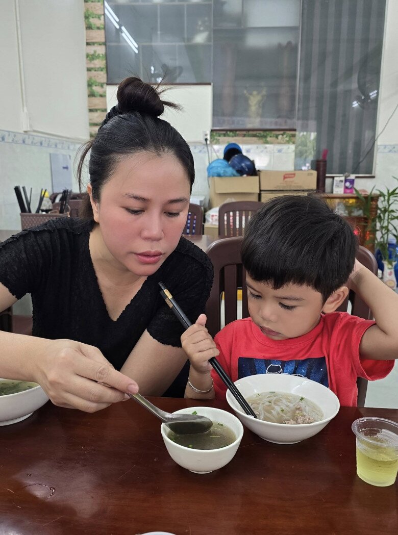 Chủ tịch U60 từng trả lương cho Trấn Thành, Trường Giang giờ phá sản, xin làm bảo vệ, mong lương 2 triệu/tháng kiếm tiền mua sữa cho con - 9