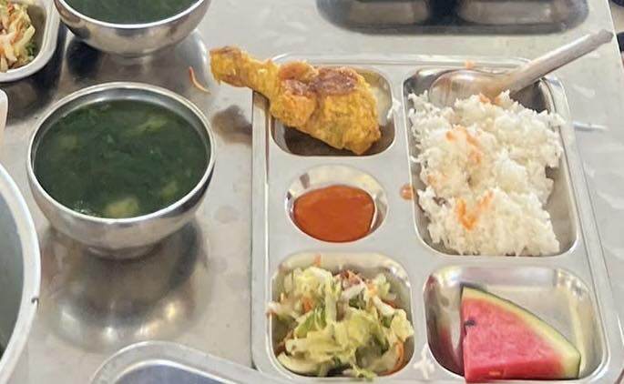 Suất ăn dinh dưỡng có đầy đủ các chất và rất dồi dào.