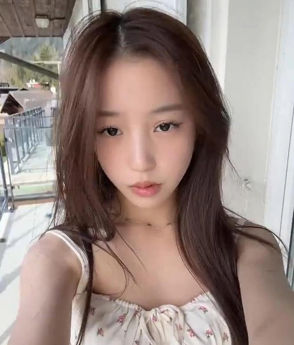 Con gái Lâm Tâm Như khi lớn được amp;#34;mẹ chồng tương laiamp;#34; khen amp;#34;Đẹp lắmamp;#34;, con gái Triệu Vy tuổi dậy thì nhan sắc cũng không kém - 8