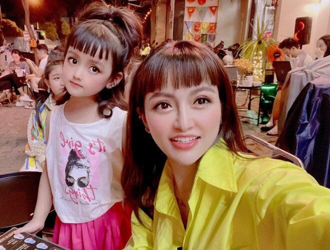 Mẹ sao nhí Cherry An Nhiên bị nói chiều con vì con gái thích gì có nấy, bé muốn đi nước ngoài mẹ lập tức đặt vé - 1