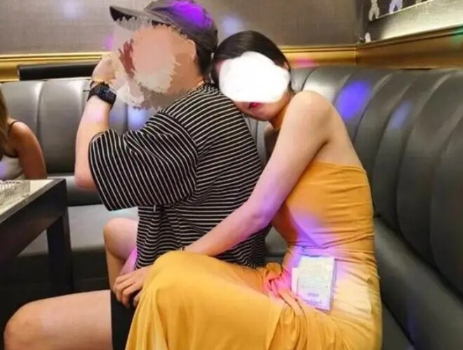 Đại gia lấy vợ là hot girl quán bar kém 14 tuổi, cuộc sống vỡ mộng sau khi sinh con sống chung - 3