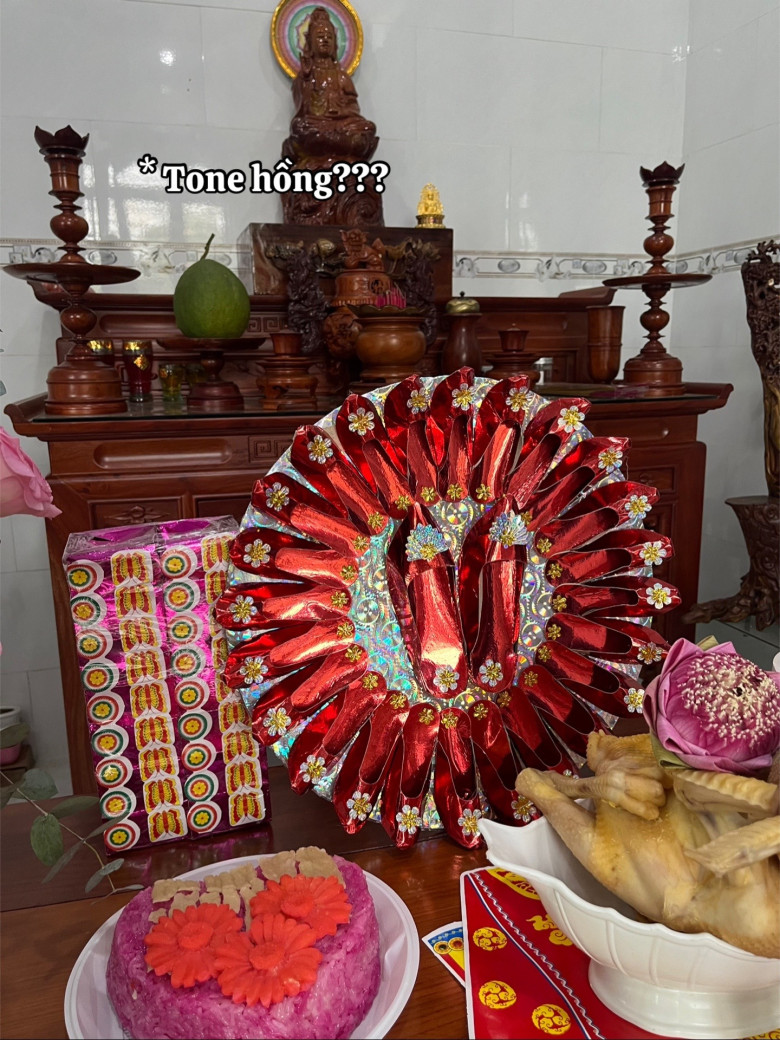 Tông hồng nhưng giờ không biết ra màu gì.