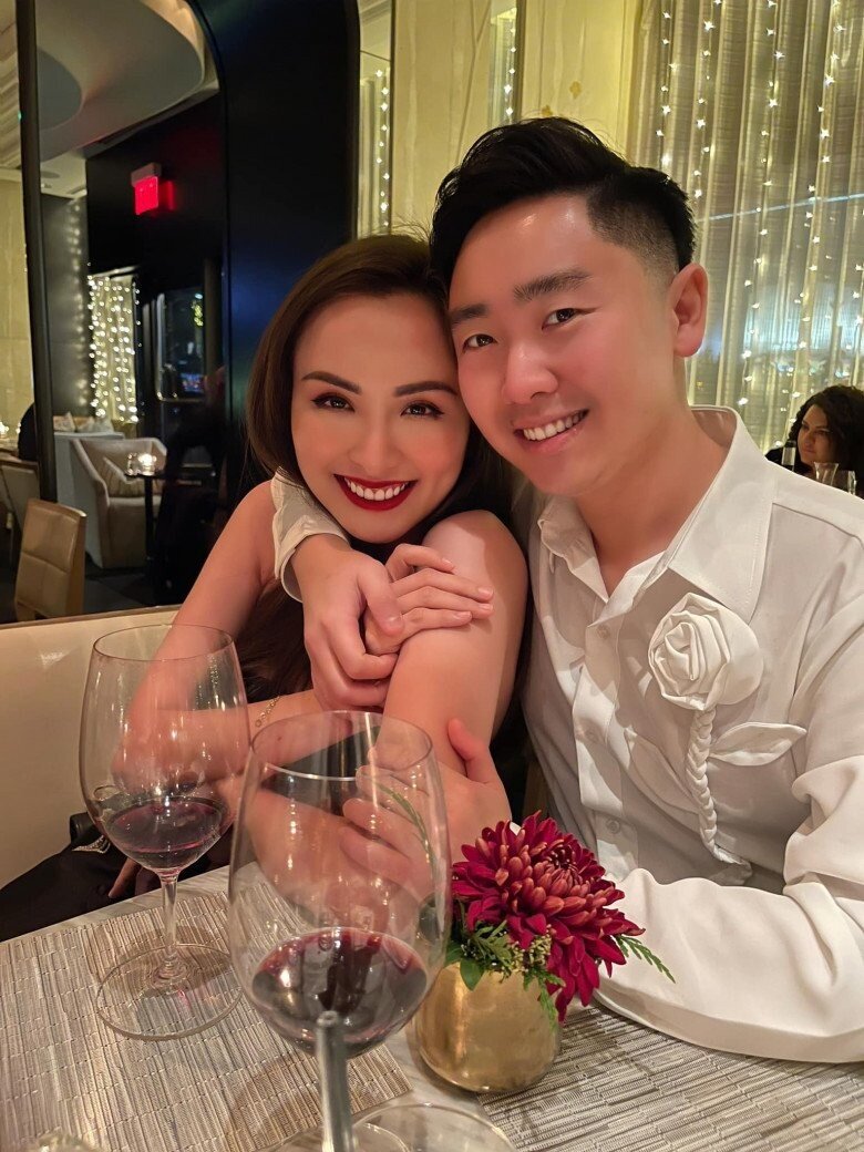 Hoa hậu Diễm Hương và chồng Việt kiều.