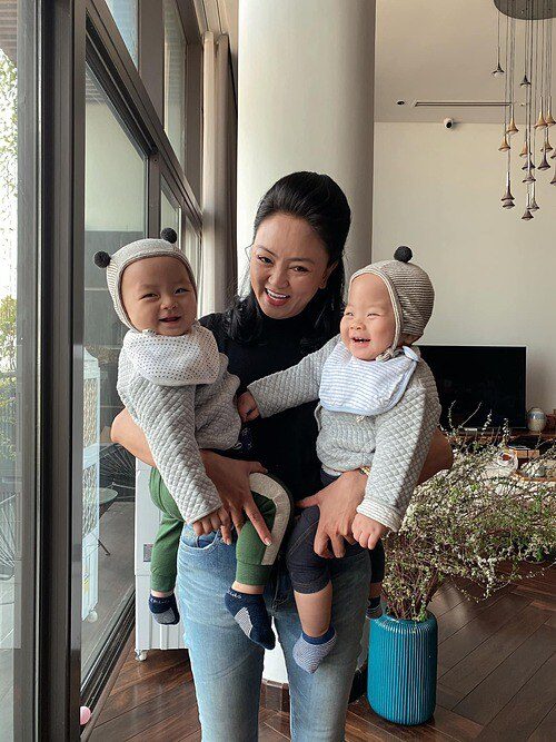 Hai con trai song sinh đã 6 tuổi, cô hiệu phó hot nhất MXH Văn Thùy Dương U60 thông báo tiếp tục amp;#34;nằm ổamp;#34; - 2