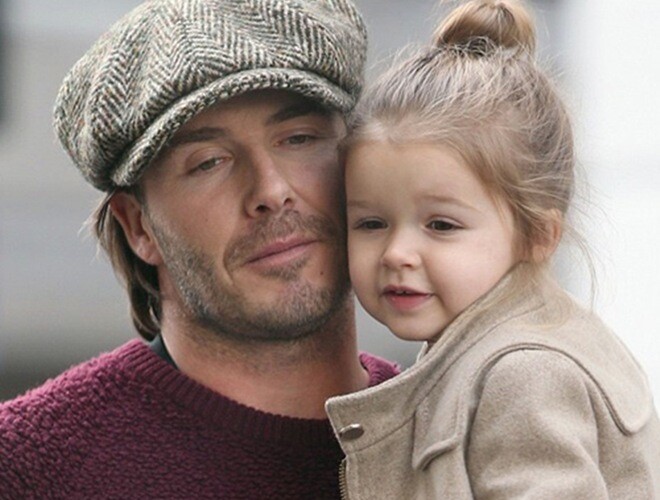 Harper Beckham xưa mũm mĩm đáng yêu, ảnh mới nhất chụp cùng bố khiến ai cũng bối rối - 1