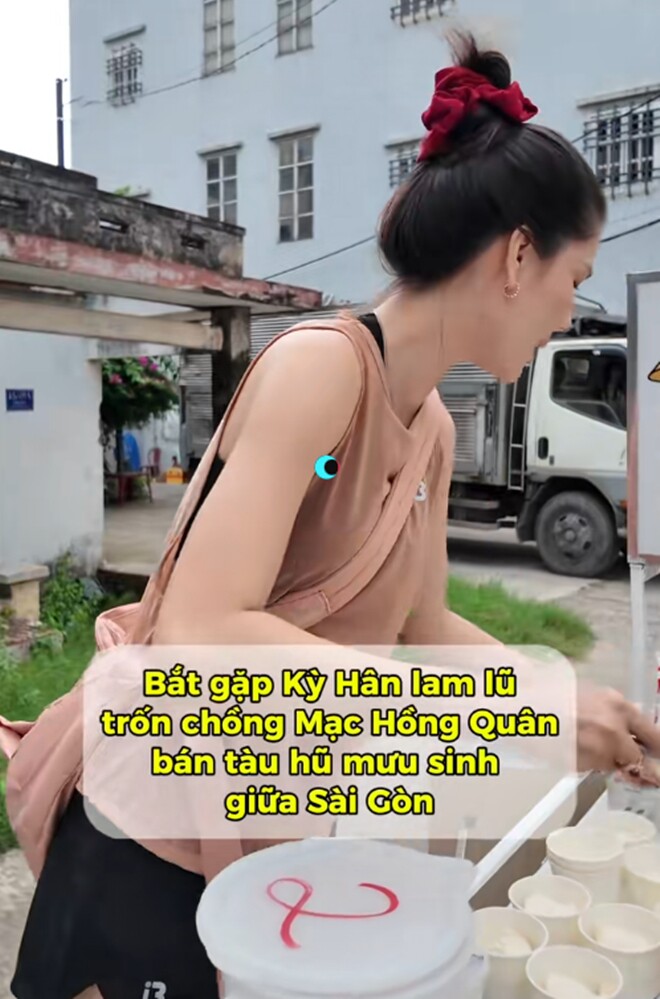 amp;#34;Gà cưngamp;#34; Vũ Khắc Tiệp từng được chồng Việt kiều tặng nhà 10 tỷ, giờ bán tào phớ lề đường khách mua tới tấp - 3