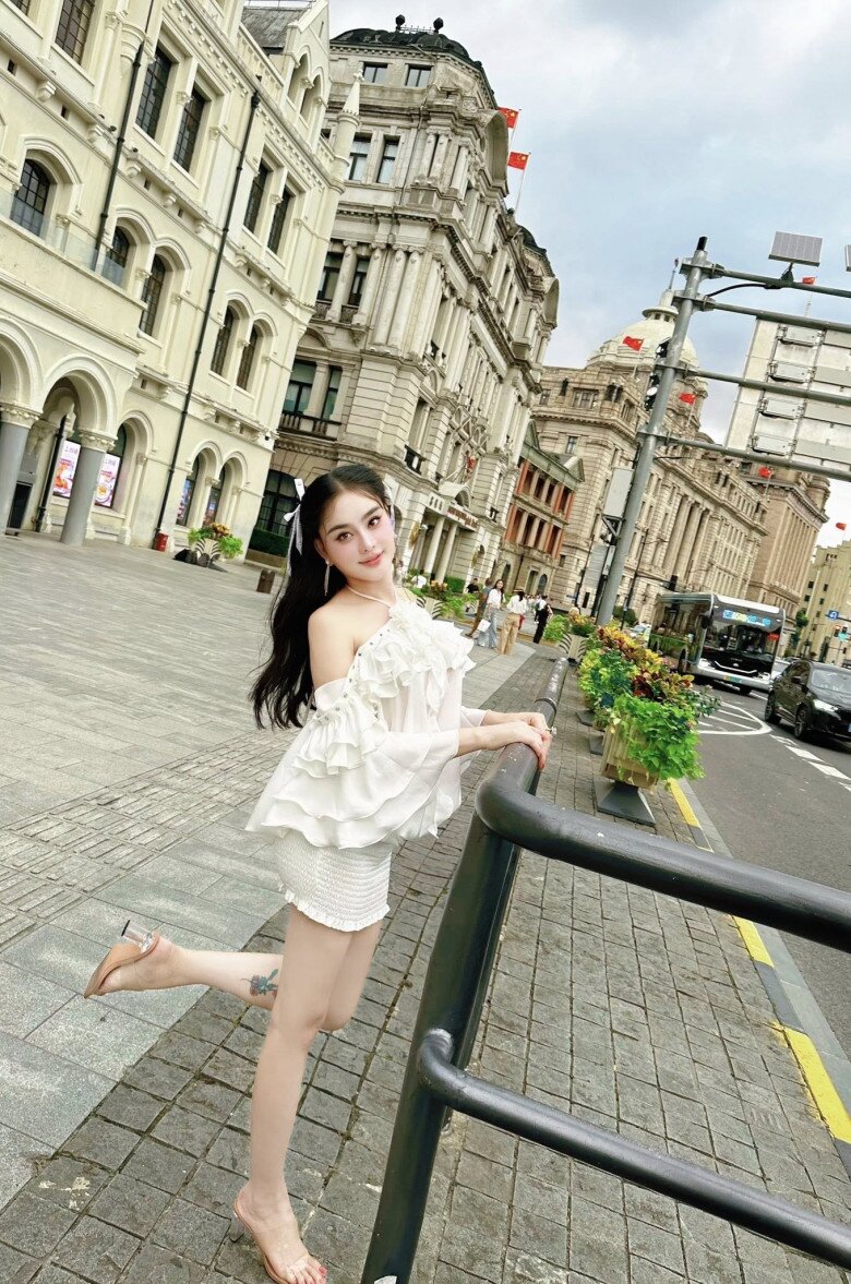 Lâm Khánh Chi được con trai đón sau 10 ngày đi Trung Quốc PTTM, nghẹn ngào nói về 4 năm làm mẹ đơn thân - 3