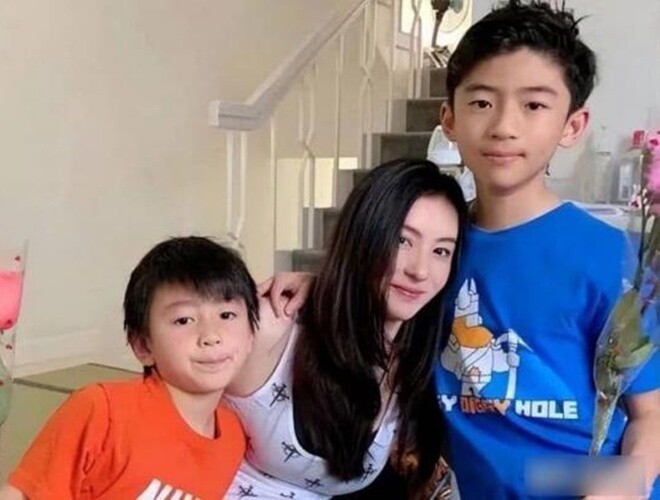 Làm mẹ đơn thân, nữ DV U40 âm thầm sinh thêm con, thân thế cha đứa trẻ khiến ai cũng sốc - 1
