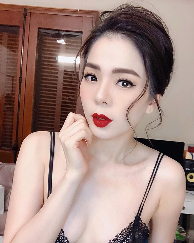 Xem video: Lệ Quyên đưa con trai cùng xuất hiện trên thảm đỏ của một sự kiện lớn