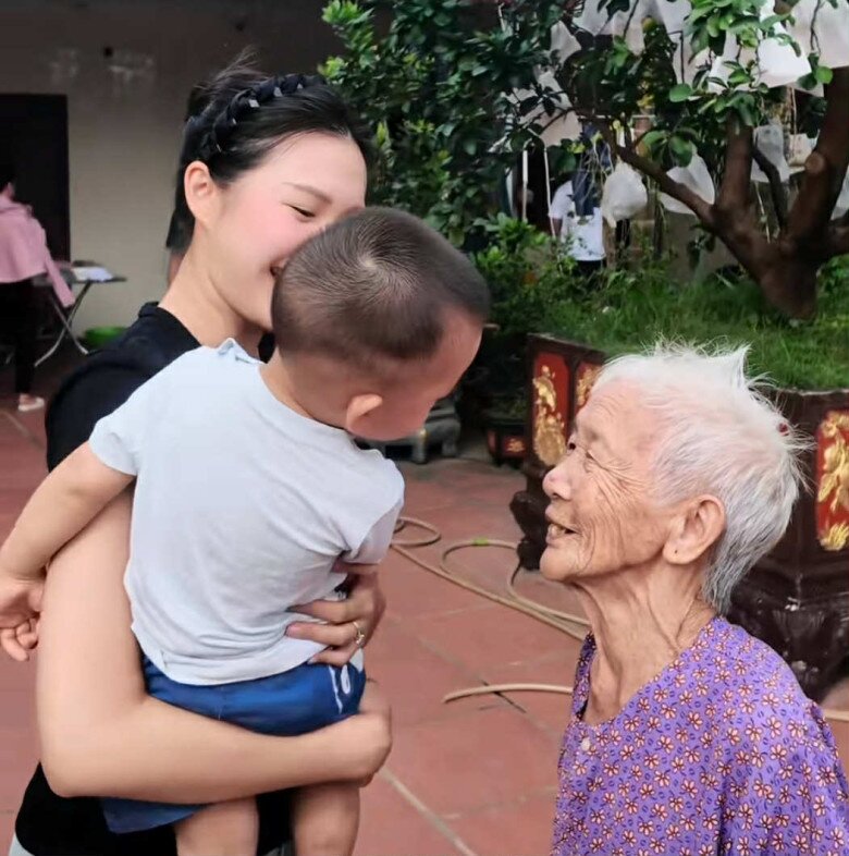 Mẹ bỉm giản dị ngồi rửa bát ở quê chồng, hóa ra là tiểu thư xinh giàu nức tiếng Hà thành, nuôi dạy con cực khéo - 5