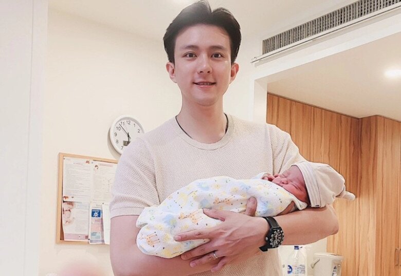 Bé gái mắt to, da trắng xinh như thiên thần, bố đứa trẻ lộ mặt khiến ai nấy tấm tắc: Mẹ bé thật may mắn! - 2
