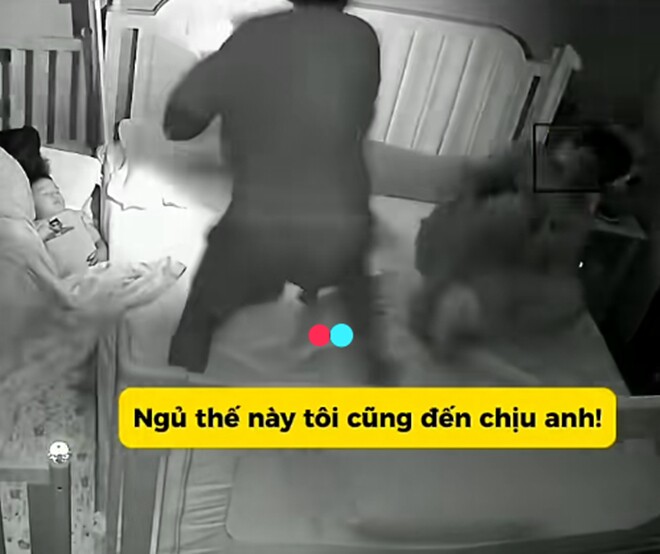 Mẹ chồng lén xem camera phòng ngủ con trai và con dâu, hành động tiếp theo của bà khiến người chồng sợ hãi - 4
