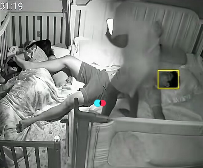 Mẹ chồng lén xem camera phòng ngủ con trai và con dâu, hành động tiếp theo của bà khiến người chồng sợ hãi - 2