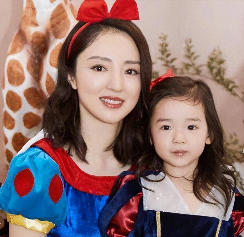 Ngọc nữ showbiz sắp ly hôn vì chồng “Hồng hài nhi” không trả nổi hoá đơn 7 triệu, chấp nhận làm mẹ đơn thân - 3
