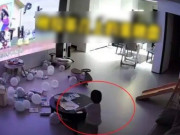 Yêu con - Camera giám sát ghi lại hành động giữa đêm của bé gái 2 tuổi khiến bố mẹ sửng sốt, không ngờ con lại như vậy