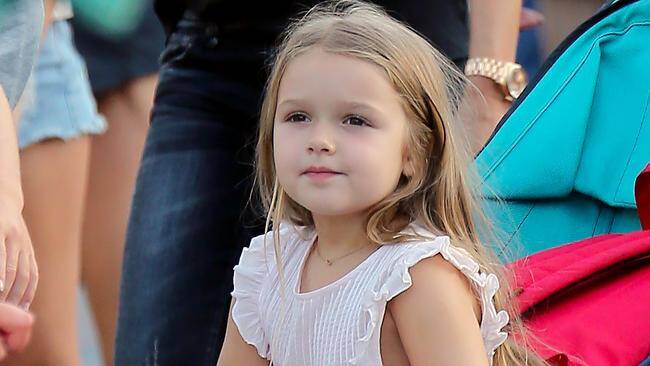 Nhan sắc thật của Harper Beckham khiến 6 triệu người xem đi xem lại, tiểu mỹ nhân càng lớn càng đẹp giống mẹ - 4
