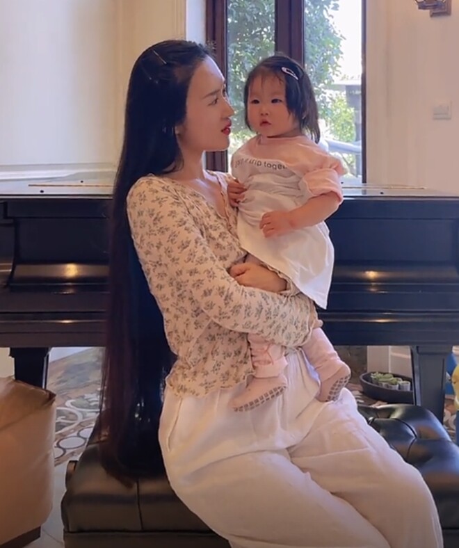 Ông lão 76 tuổi có 3 con với vợ trẻ kém 31 tuổi, sa thải bảo mẫu với lý do rất đau lòng - 11