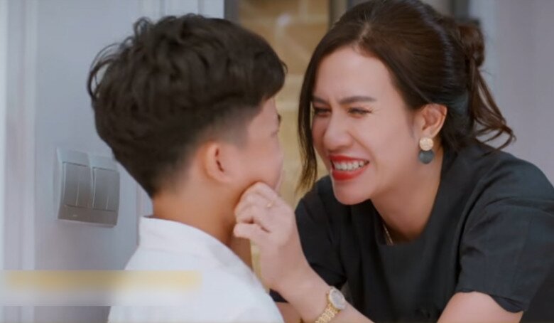 Cặp mẹ con Hồng đang đắc thắng vì tưởng lừa được Mỹ Anh.