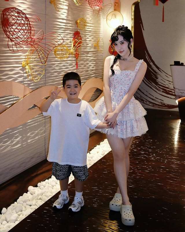 Quen người đàn ông 1m91, nặng 100kg sau mới biết là con trai Chủ tịch, cô gái Sài Gòn làm mẹ bỉm sướng, trẻ như học sinh - 7