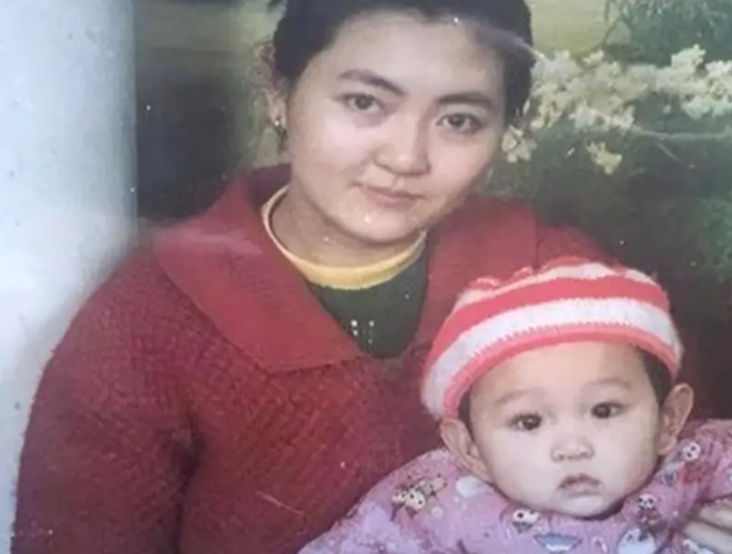 Chu Tiểu Quyên và con trai Trình Tuấn Kỳ.