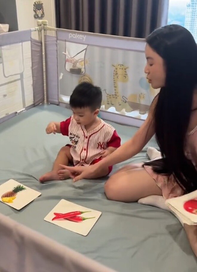 Vợ đại gia của Quang Hải amp;#34;bắn liên thanhamp;#34; dạy con hút hơn 6 triệu lượt xem, mẹ bỉm tràn vào bình luận thắc mắc - 3