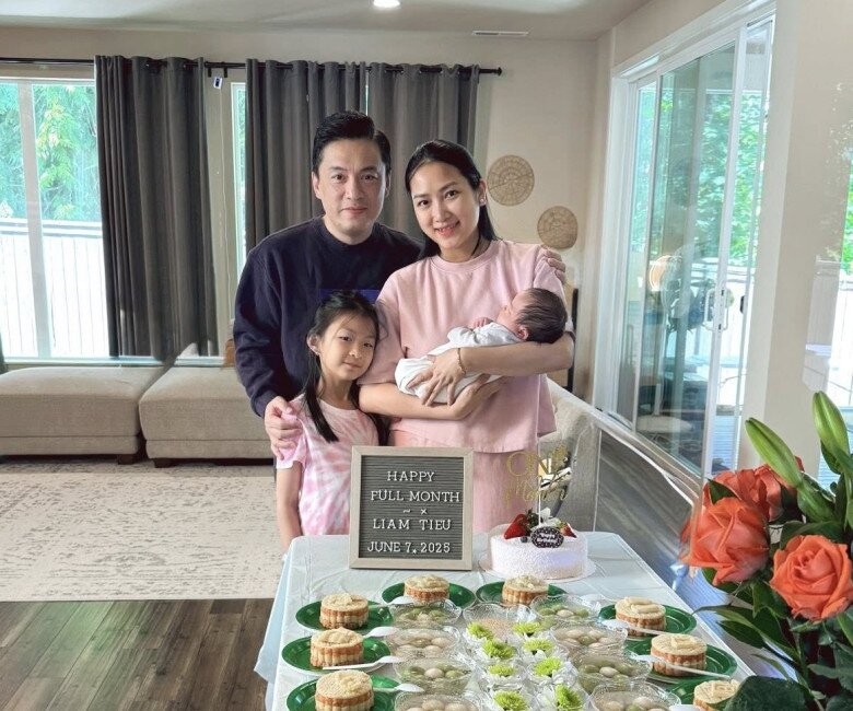 Vợ kém 17 tuổi của Lam Trường sinh con lần 2, hút sữa đến gầy rộc người, chồng phải mua thêm tủ lạnh trữ sữa - 5