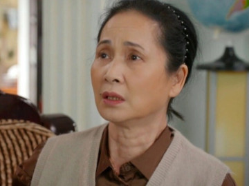 Mẹ chồng mang 20 trứng gà lên phố mừng đầy tháng cháu, nửa đêm thấy cảnh con dâu xách túi của bà đặt ra cửa