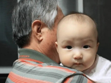 Nữ giám đốc nhờ mẹ chồng chăm con suốt 16 năm, bi kịch xảy đến với đứa trẻ khi trưởng thành