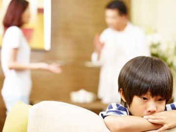 Mẹ hãy ly hôn với bố đi!, lời cầu xin của cậu bé 10 tuổi khiến mẹ nghẹn ngào khi biết nguyên do