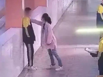 Con trai 14 tuổi nhảy lầu tự tử vì bị mẹ tát ở trường học và loạt bi kịch đau lòng sau đó