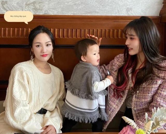 Xinh như gái 20, bà nội U50 chăm cháu thường xuyên bị nhầm là mẹ bỉm, con dâu tiết lộ điều ít người biết - 2