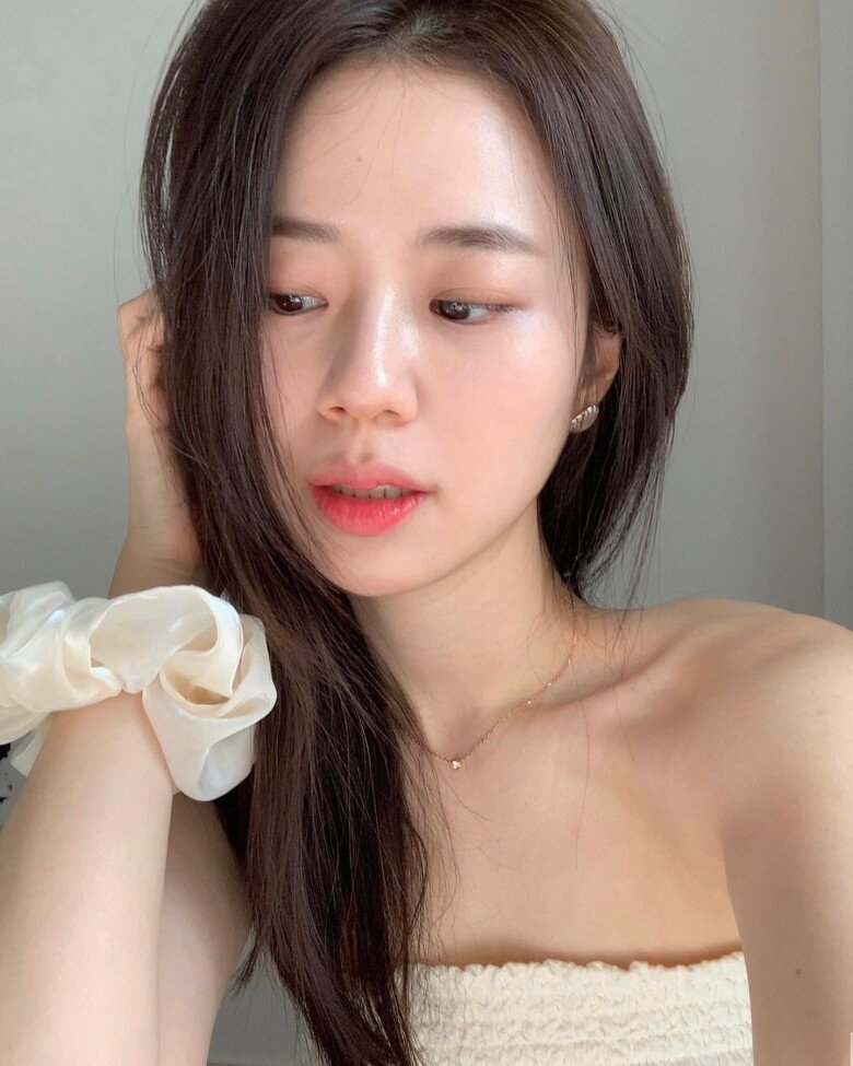 Không chỉ chăm da từ bên ngoài, việc dưỡng da từ sâu bên trong cũng là yếu tố vô cùng quan trọng.