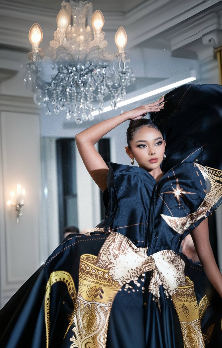 Các người mẫu trong khuôn khổ New York Couture Fashion Week.