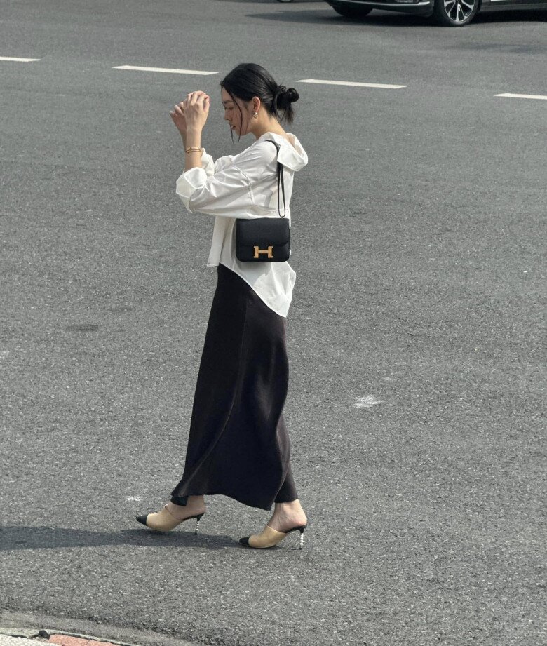 img src/upload/3-2025/images/nguyennh/a-hau-lay-chong-tuoi-20-co-bo-suu-tap-tui-hieu-chanh-sa-toan-thuong-hieu-dat-do-co-chiec-nhu-hang-ma-s12-1753862310-47-width780height1170.jpg /