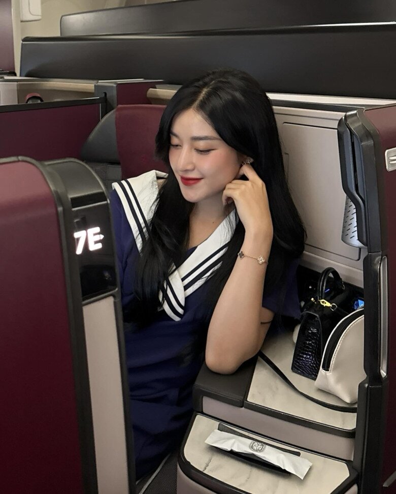 Á hậu Việt lọt đề cử 100 gương mặt đẹp nhất thế giới: Nhân trắc học hoàn hảo, style dát toàn đồ hiệu sang chảnh hết nấc - 6