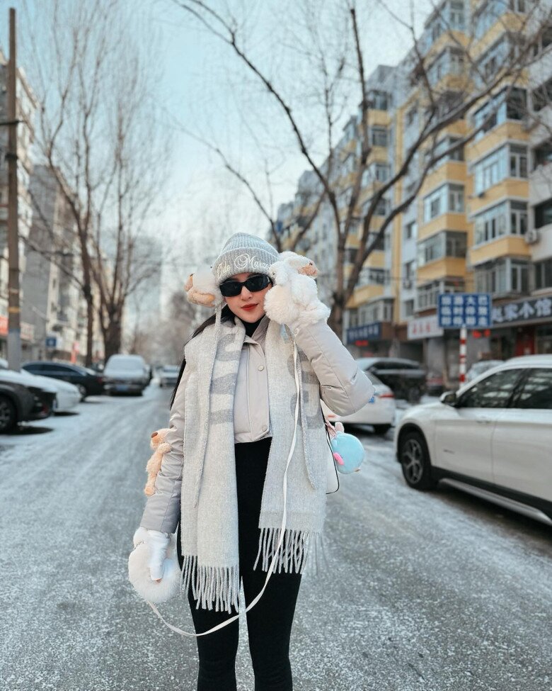 Á hậu Việt lọt đề cử 100 gương mặt đẹp nhất thế giới: Nhân trắc học hoàn hảo, style dát toàn đồ hiệu sang chảnh hết nấc - 10